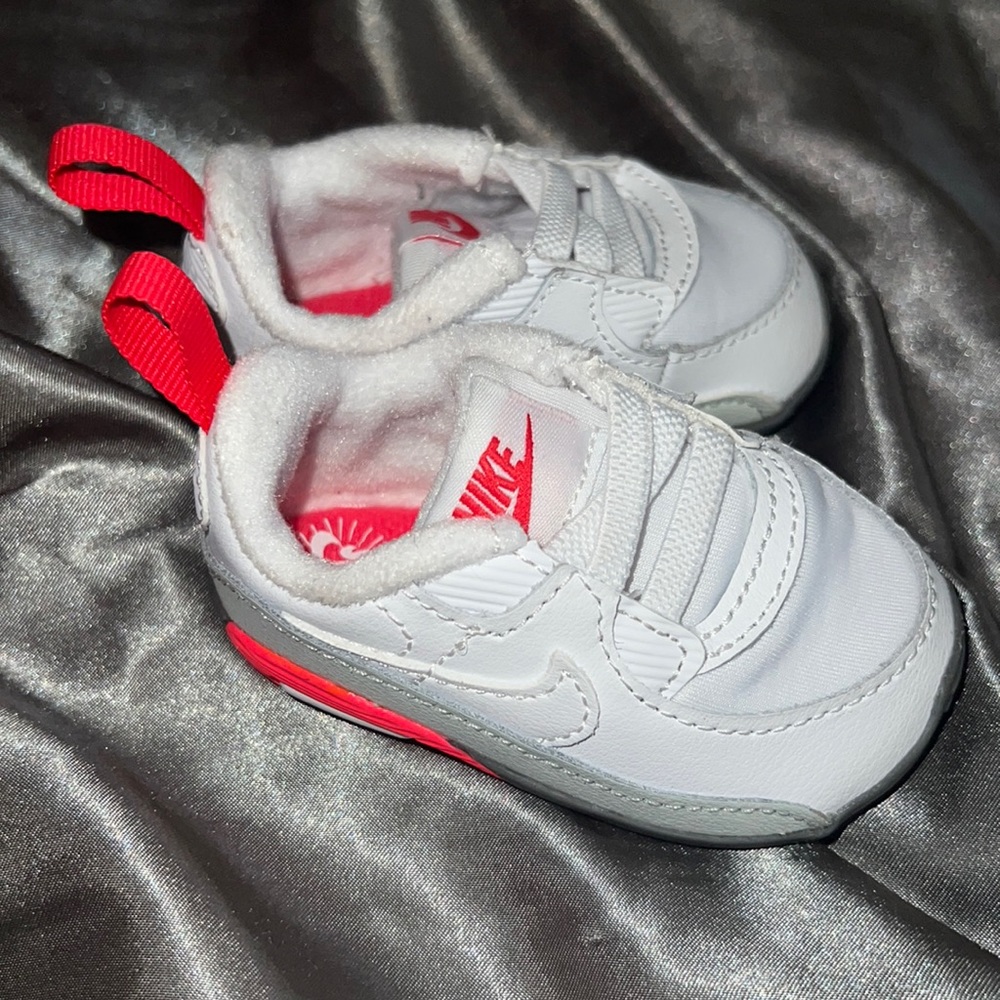 Baby crib Nike max 90 2c like new PINK